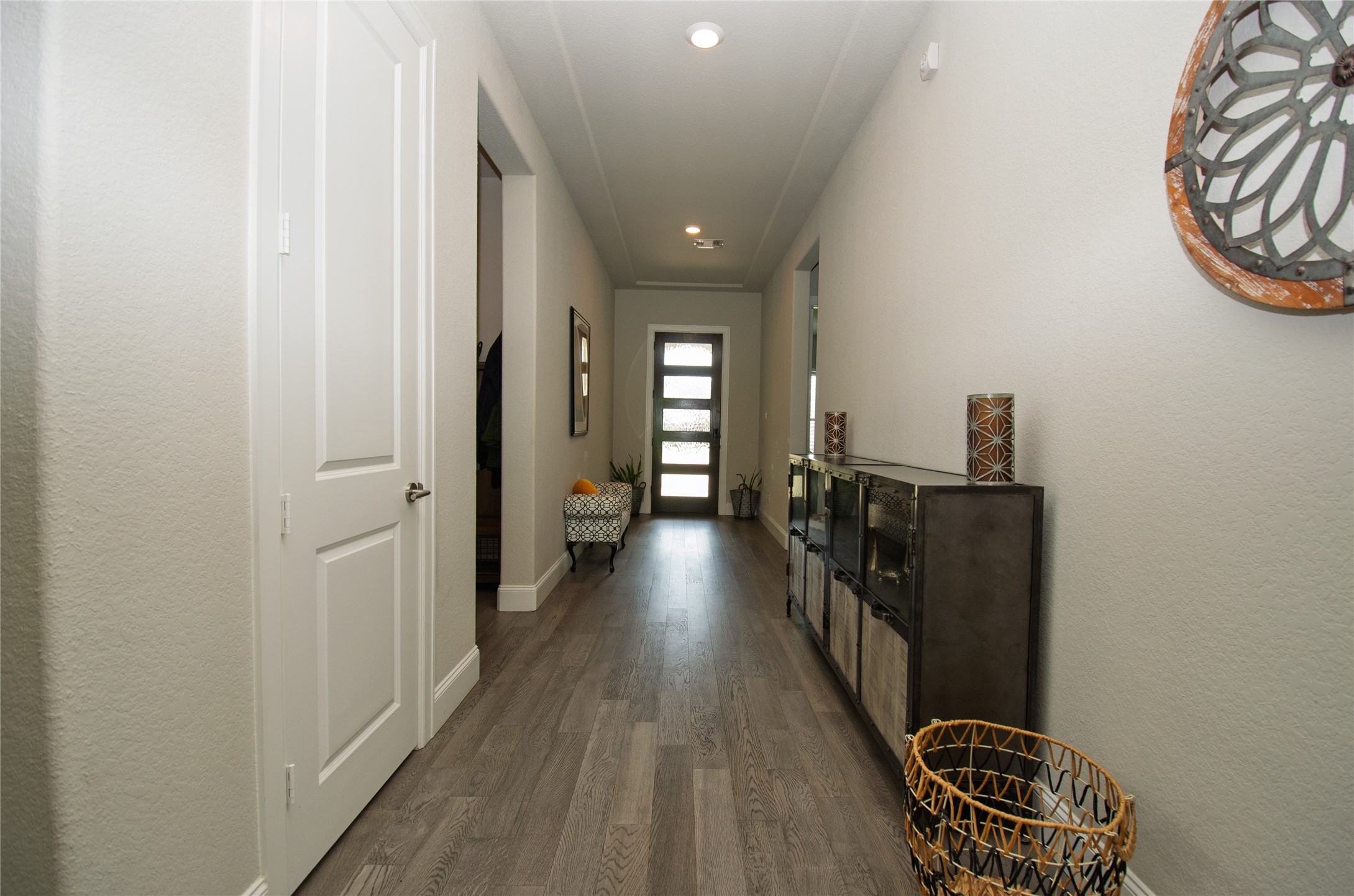 4143 Shackleton Court Iowa Colony, TX 77583 - Photo 13 of 34 Wide open entry way with upgraded full light privacy front door.