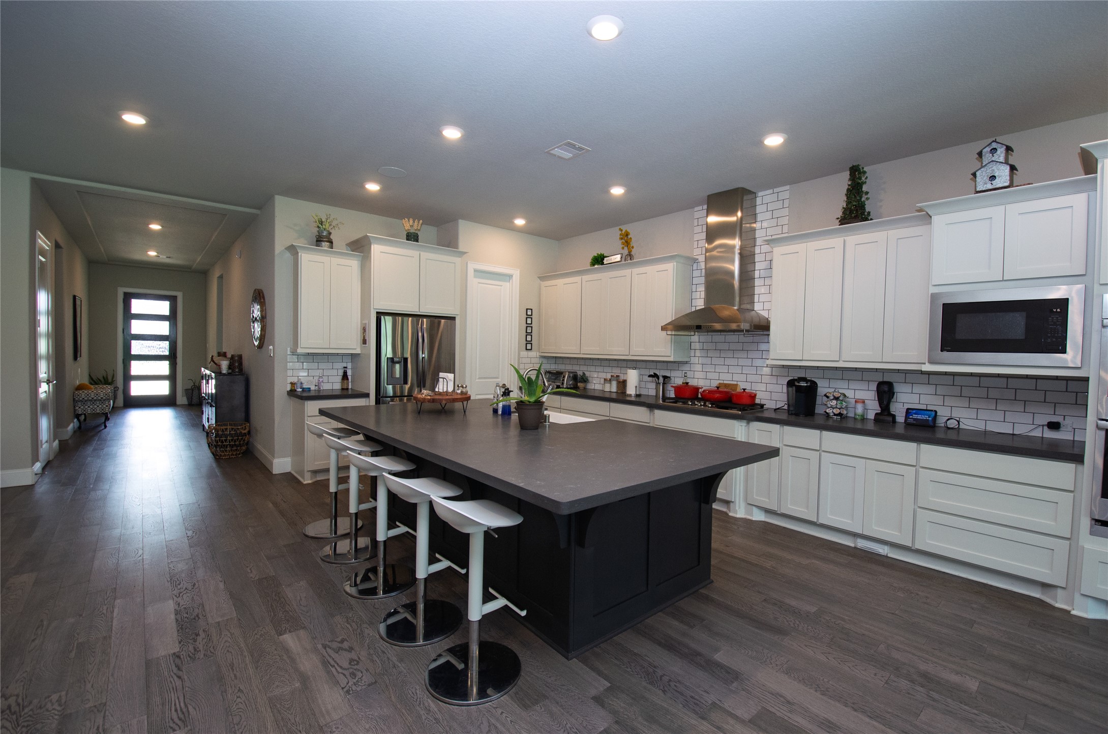 4143 Shackleton Court Iowa Colony, TX 77583 - Photo 10 of 34 View of the kitchen to the entry way.