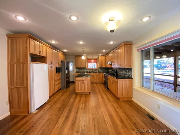 $625,000 | 209 Two N Two Lane, Camdenton, MO 65020