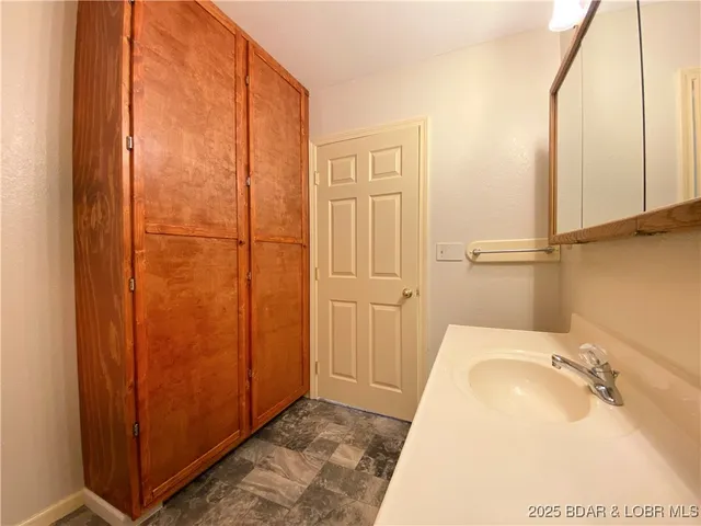 $625,000 | 209 Two N Two Lane, Camdenton, MO 65020