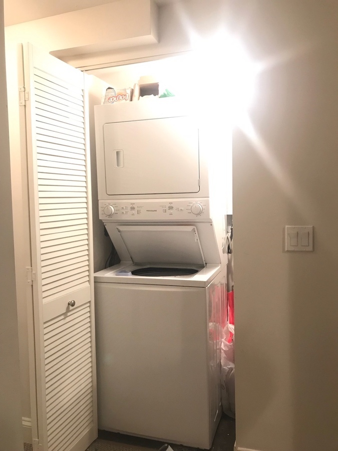 Undisclosed Address Chicago, IL 60614 - Photo 7 of 7 a utility room with dryer and washer