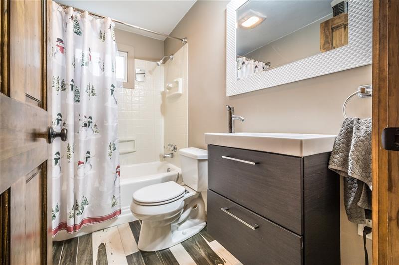 744 Greentree Road Pittsburgh, PA 15220 - Photo 13 of 25 Gallery Image 13