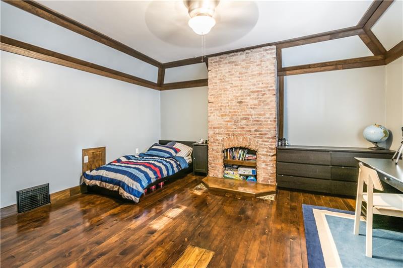 744 Greentree Road Pittsburgh, PA 15220 - Photo 14 of 25 Gallery Image 14