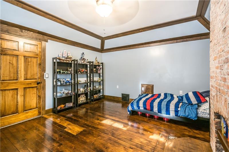 744 Greentree Road Pittsburgh, PA 15220 - Photo 15 of 25 Gallery Image 15