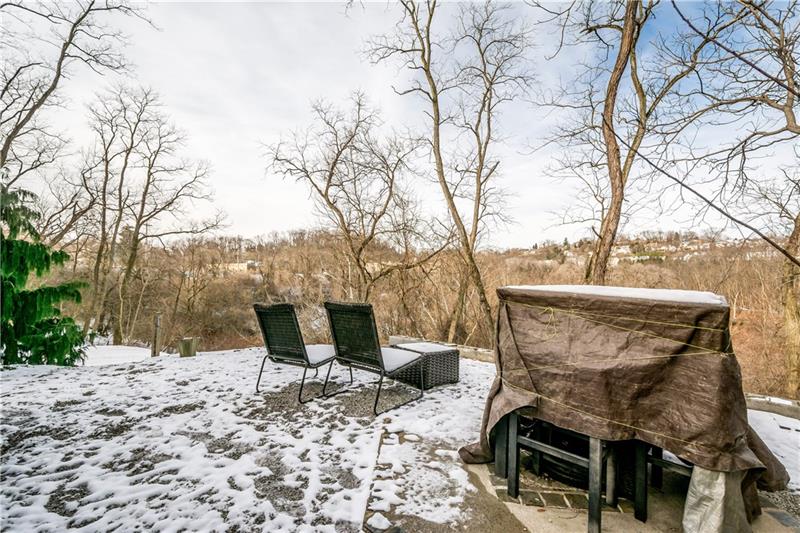 744 Greentree Road Pittsburgh, PA 15220 - Photo 21 of 25 Gallery Image 21