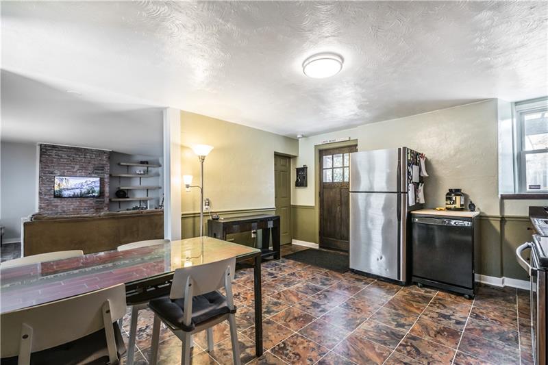 744 Greentree Road Pittsburgh, PA 15220 - Photo 8 of 25 Gallery Image 8