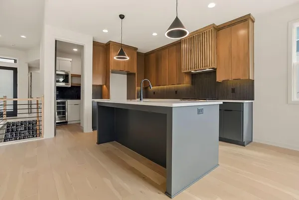 $690,000 | 15665 West 165th Street, Olathe, KS 66062