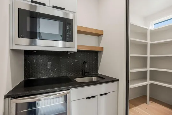 $690,000 | 15665 West 165th Street, Olathe, KS 66062