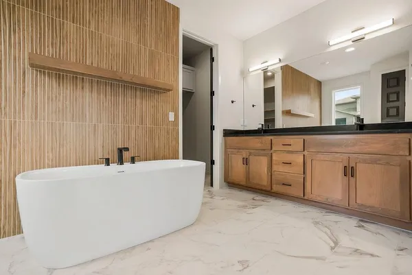 $690,000 | 15665 West 165th Street, Olathe, KS 66062