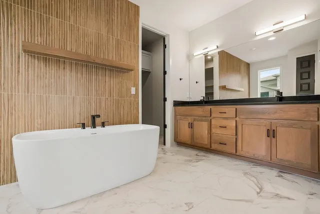 $700,000 | 15665 West 165th Street, Olathe, KS 66062