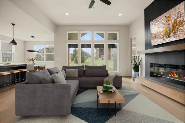 $690,000 | 15665 West 165th Street, Olathe, KS 66062