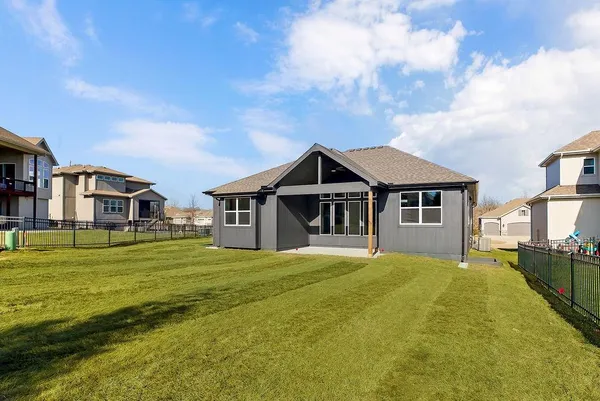 $690,000 | 15665 West 165th Street, Olathe, KS 66062