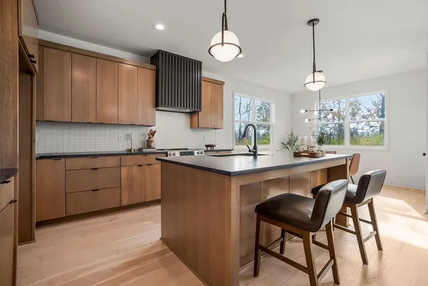 $690,000 | 15665 West 165th Street, Olathe, KS 66062