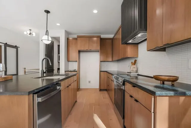 $700,000 | 15665 West 165th Street, Olathe, KS 66062