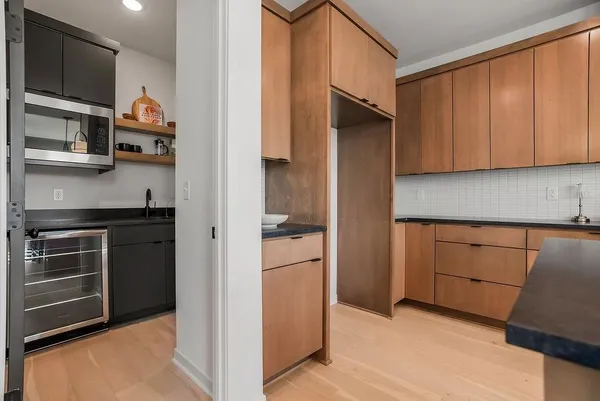 $690,000 | 15665 West 165th Street, Olathe, KS 66062