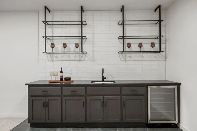 $700,000 | 15665 West 165th Street, Olathe, KS 66062