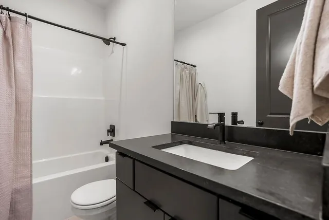 $700,000 | 15665 West 165th Street, Olathe, KS 66062