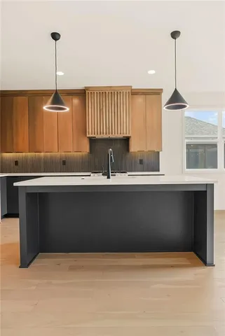 $700,000 | 15665 West 165th Street, Olathe, KS 66062