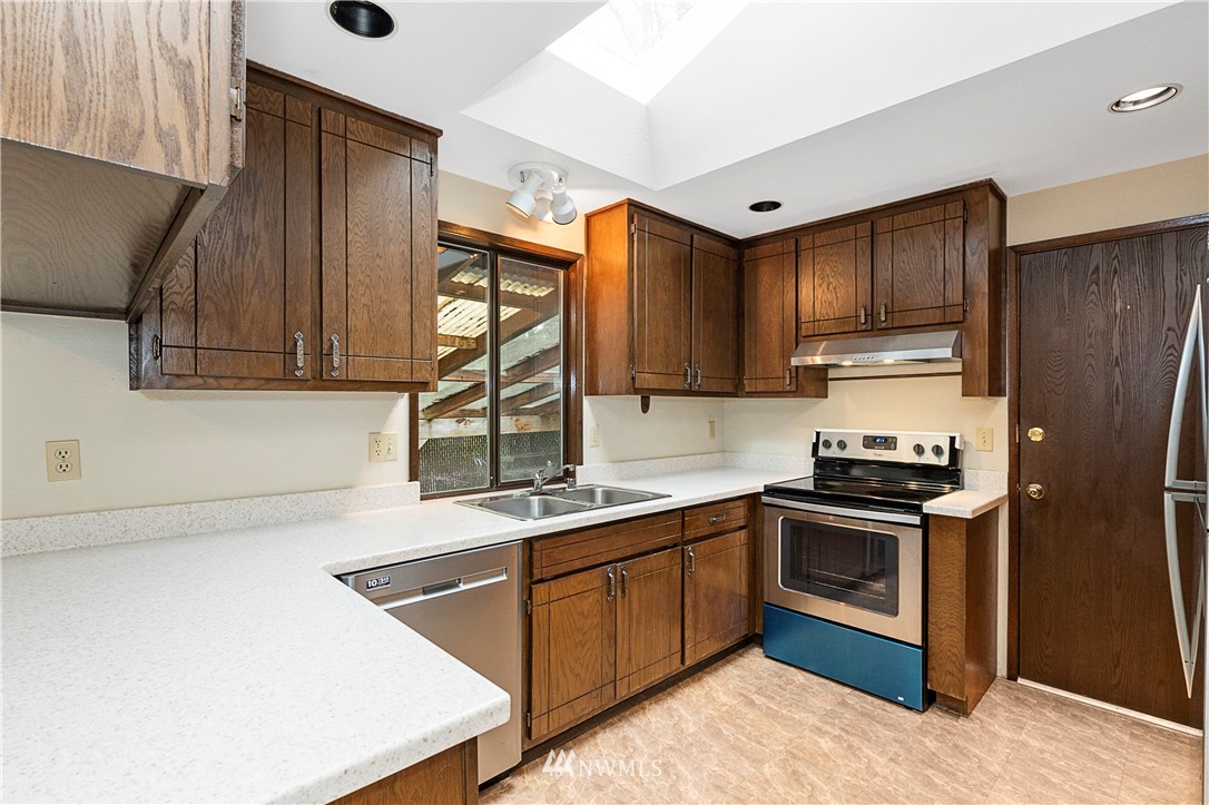 2108 Northeast Ivy Road Bremerton, WA 98310 - Photo 6 of 18 Gallery Image 6