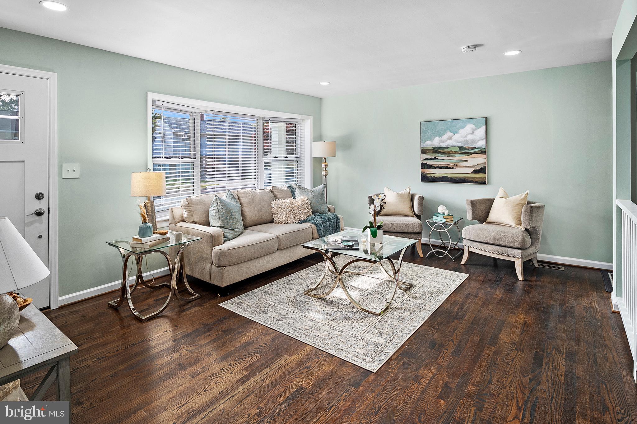 8804 Sonya Road Randallstown, MD 21133 - Photo 5 of 46 Living Room