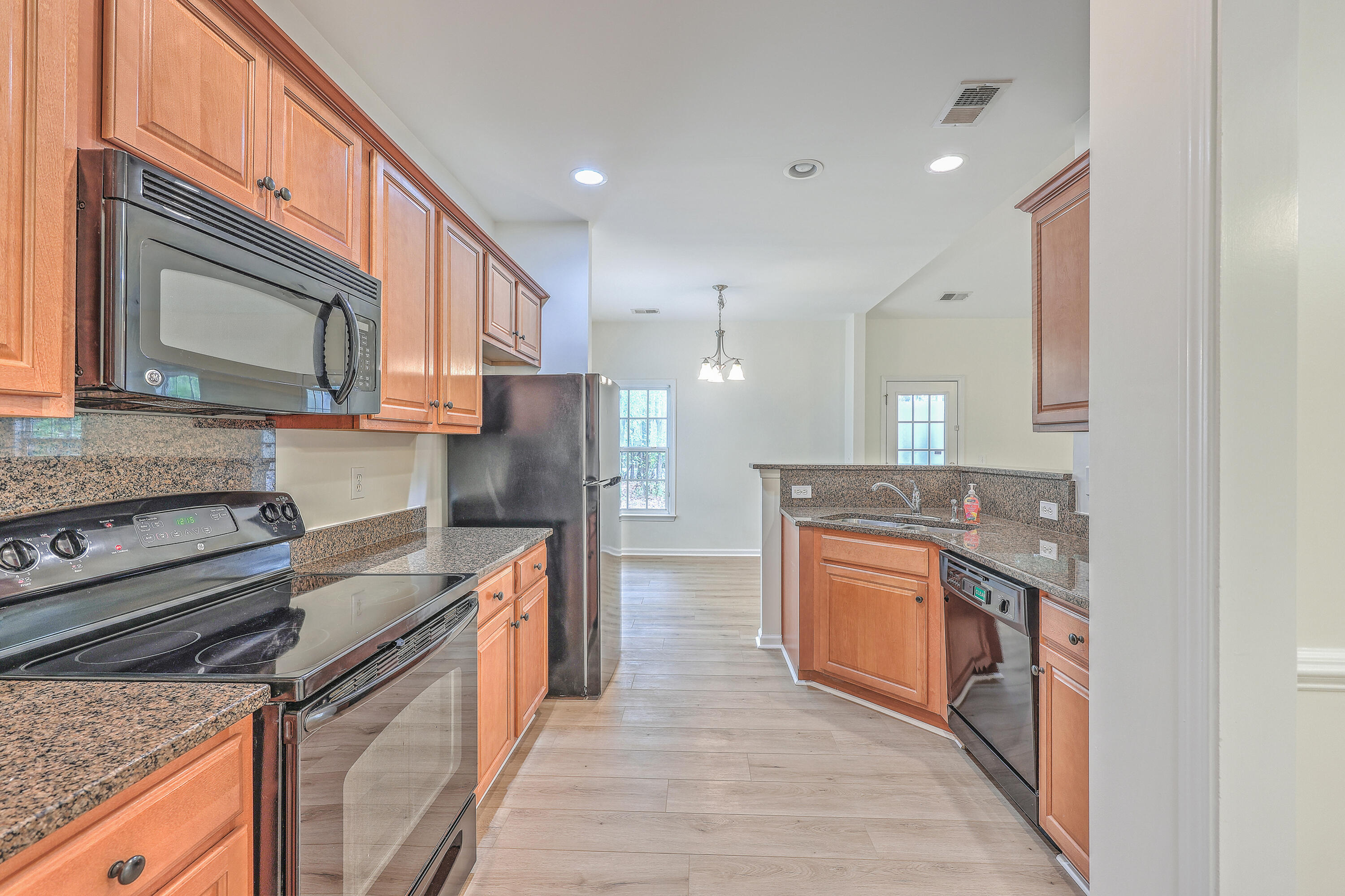 8518 Sentry Circle North Charleston, SC 29420 - Photo 12 of 36 ZYN_6337_38_39_40_41_42_43 2025-02-12