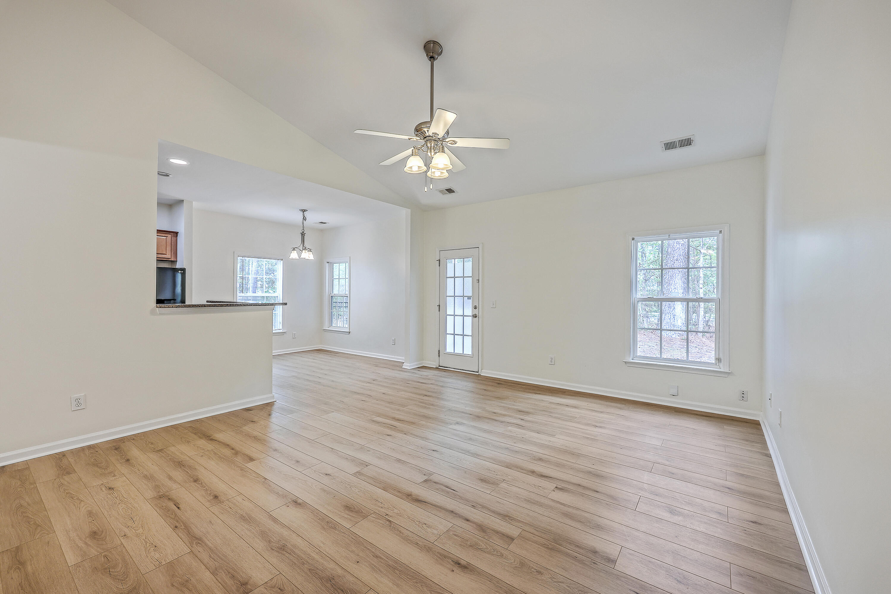 8518 Sentry Circle North Charleston, SC 29420 - Photo 6 of 36 ZYN_6302_3_4_5_6_7_8 2025-02-12