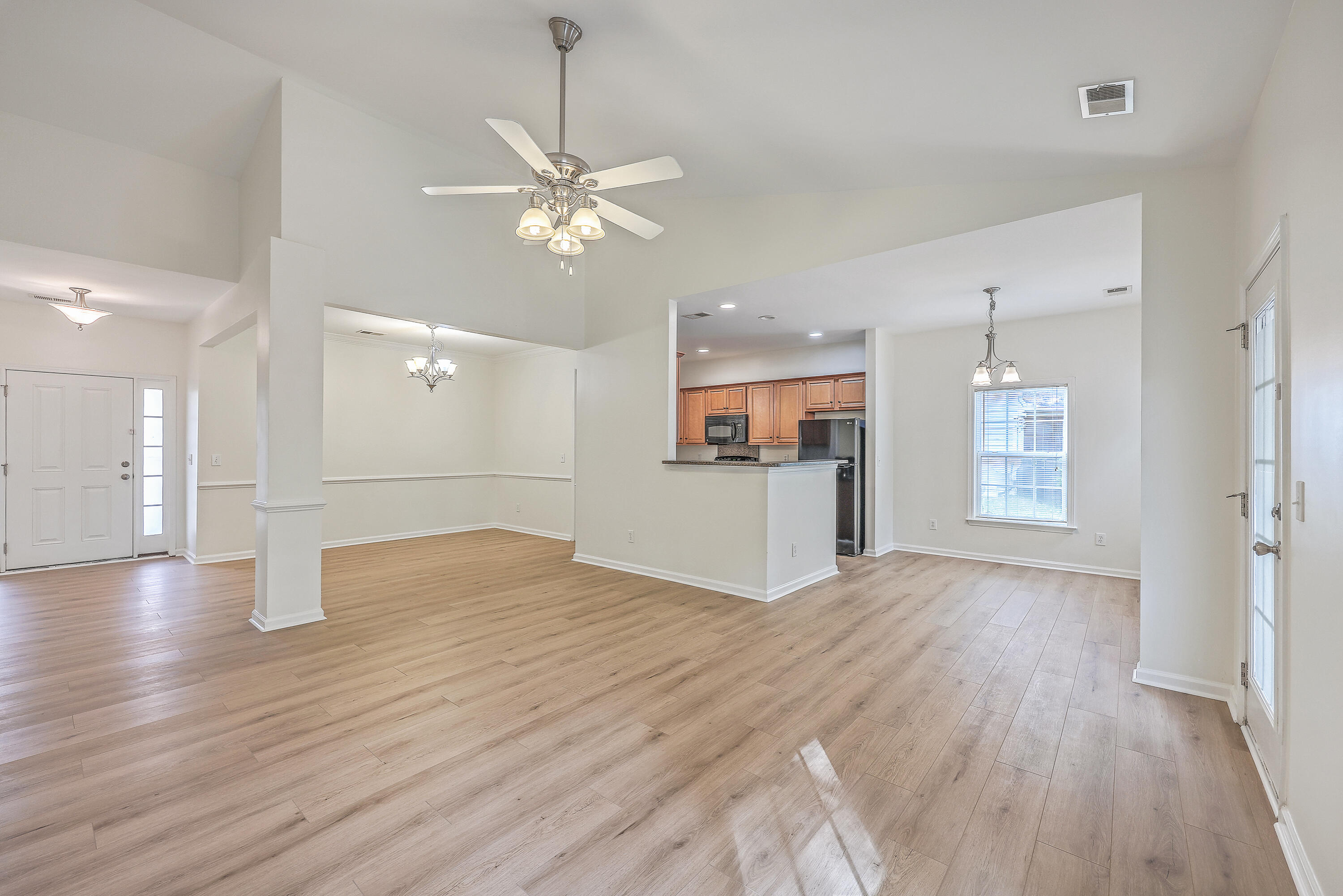 8518 Sentry Circle North Charleston, SC 29420 - Photo 7 of 36 ZYN_6309_10_11_12_13_14_15 2025-02-12