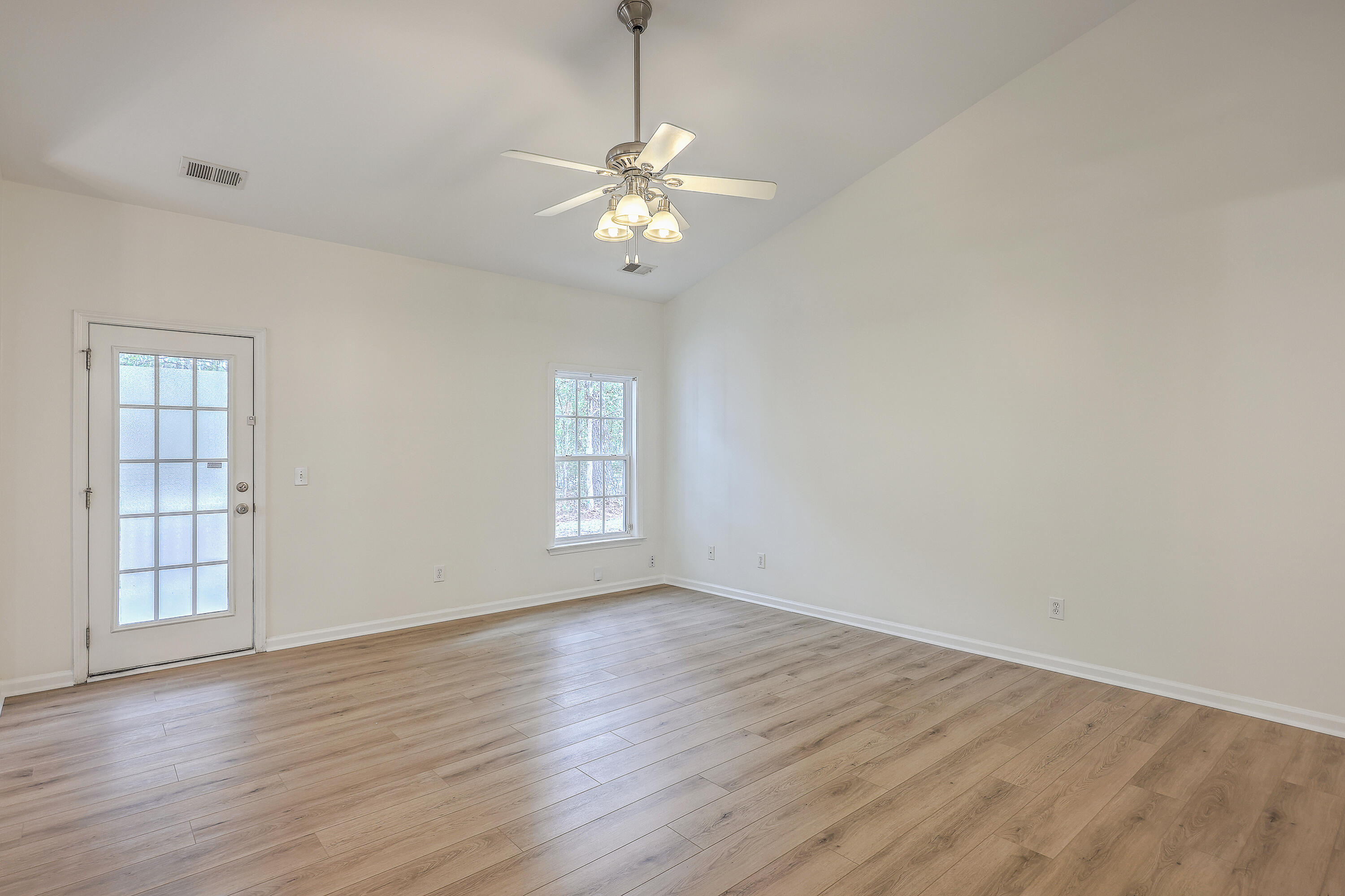 8518 Sentry Circle North Charleston, SC 29420 - Photo 8 of 36 ZYN_6295_296_297_298_299_300_301 2025-02