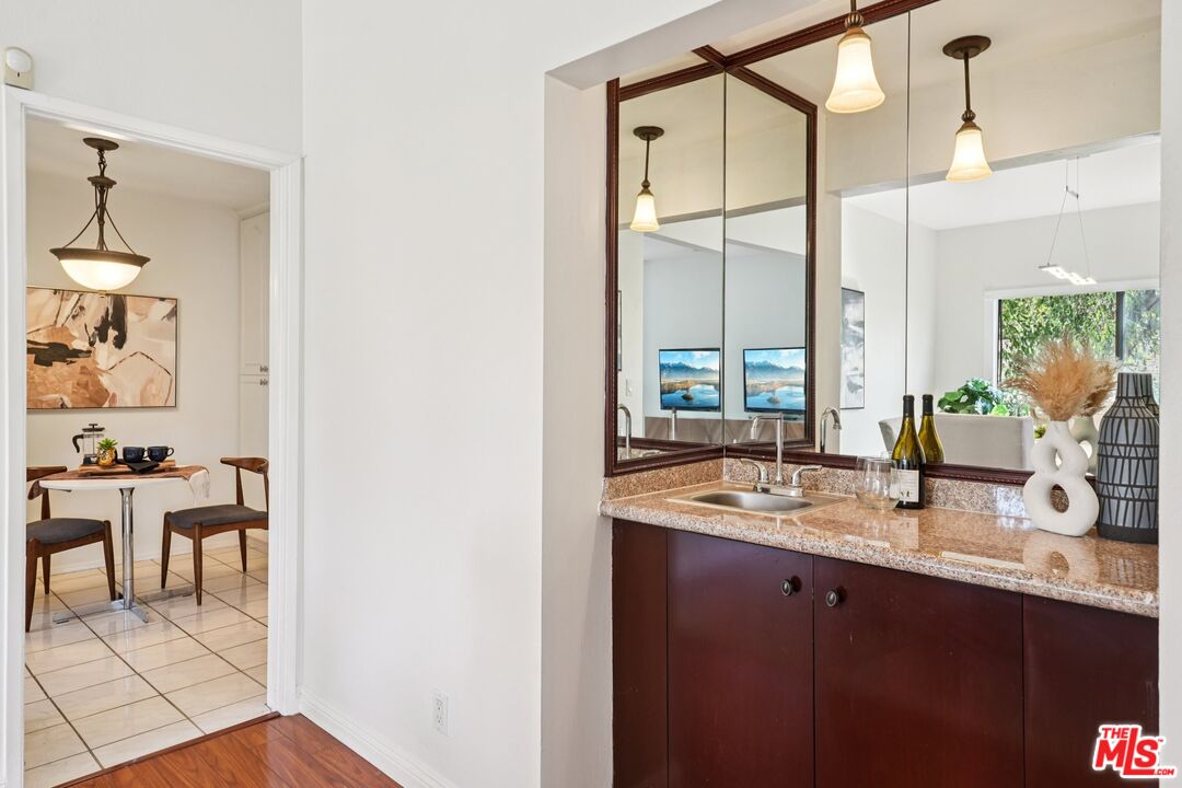 1209 Amherst Avenue, Unit 201 Los Angeles, CA 90025 - Photo 14 of 37