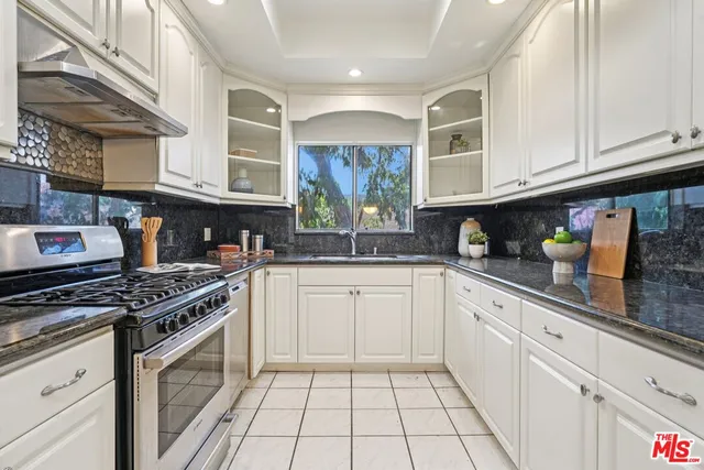 $929,000 | 1209 Amherst Avenue, Unit 201, Los Angeles, CA 90025