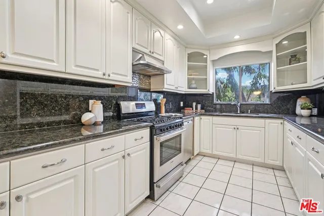 $929,000 | 1209 Amherst Avenue, Unit 201, Los Angeles, CA 90025