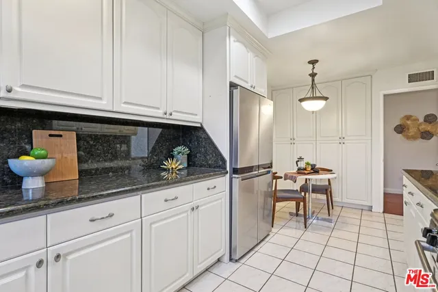 $929,000 | 1209 Amherst Avenue, Unit 201, Los Angeles, CA 90025