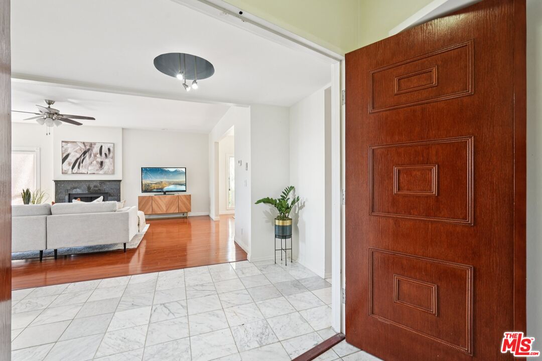 1209 Amherst Avenue, Unit 201 Los Angeles, CA 90025 - Photo 2 of 37