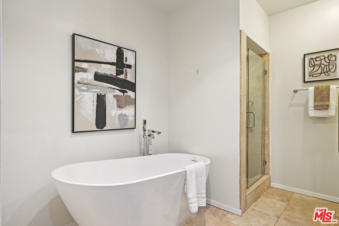 1209 Amherst Avenue, Unit 201 Los Angeles, CA 90025 - Photo 24 of 37