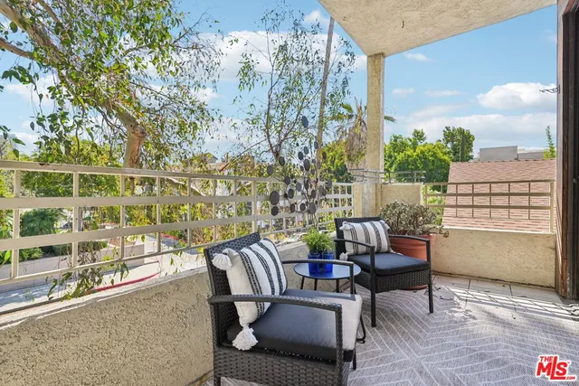 $929,000 | 1209 Amherst Avenue, Unit 201, Los Angeles, CA 90025