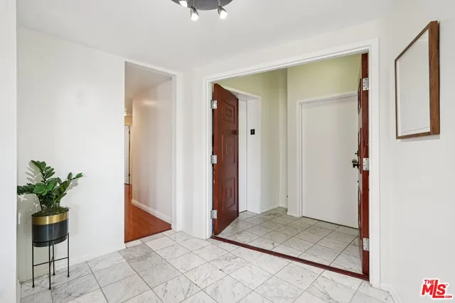 $929,000 | 1209 Amherst Avenue, Unit 201, Los Angeles, CA 90025