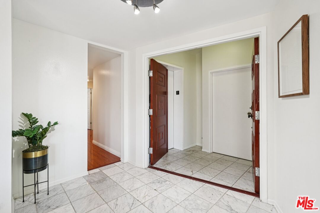 1209 Amherst Avenue, Unit 201 Los Angeles, CA 90025 - Photo 3 of 37