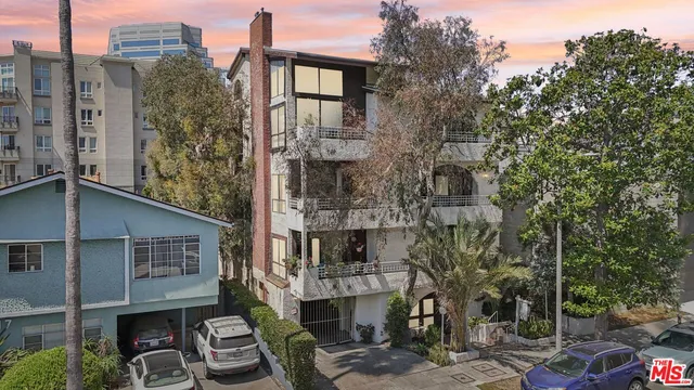 $929,000 | 1209 Amherst Avenue, Unit 201, Los Angeles, CA 90025