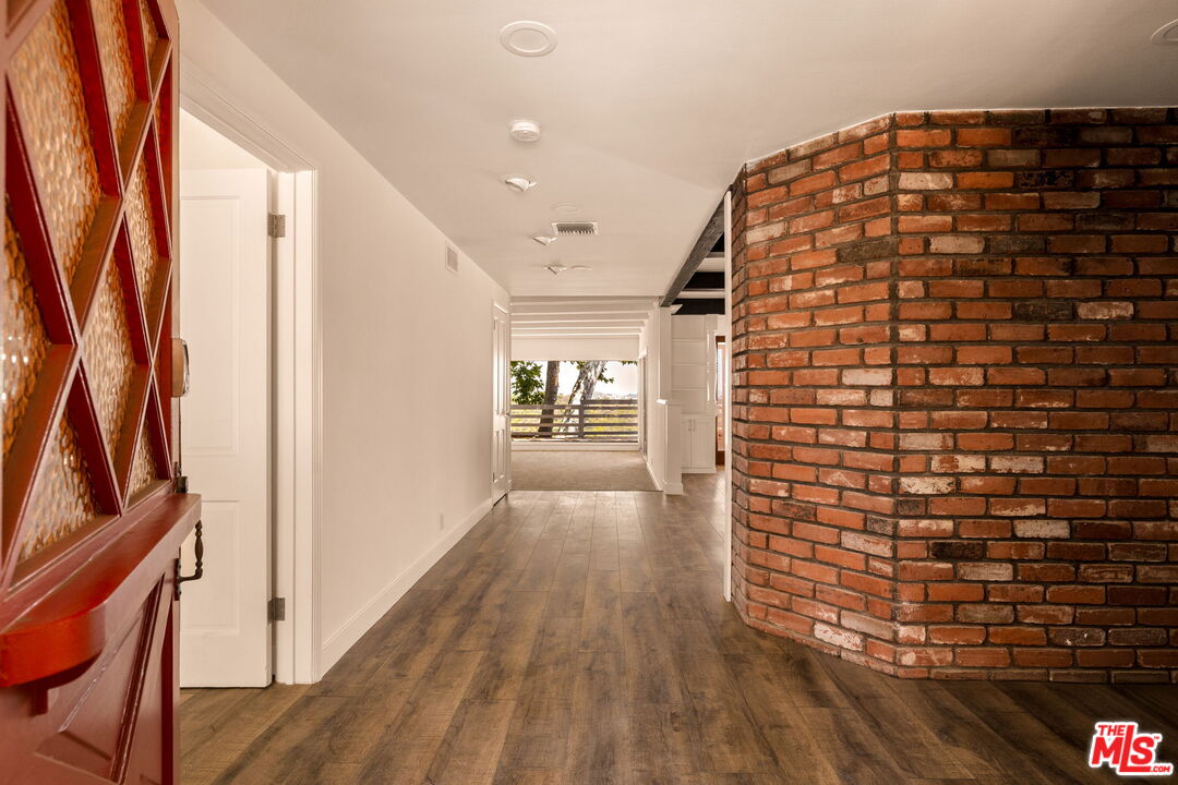 2158 Stradella Road Los Angeles, CA 90077 - Photo 4 of 28