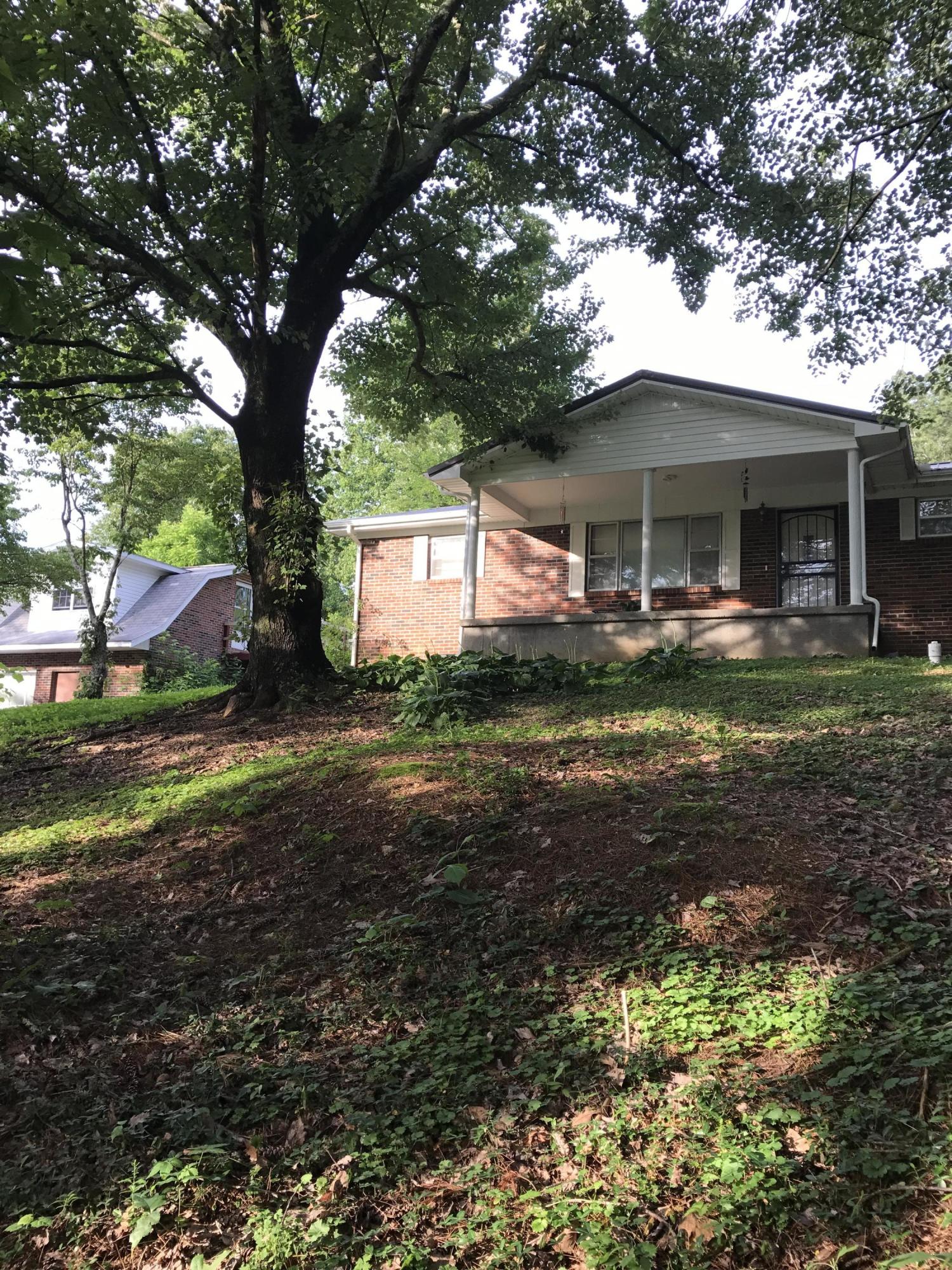 207 River Road Harrogate, TN 37752 - Photo 3 of 28 IMG_4307