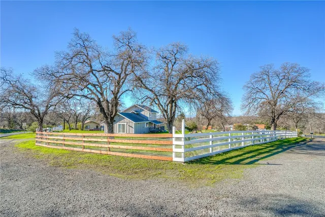 a view of a yard with entertaining space