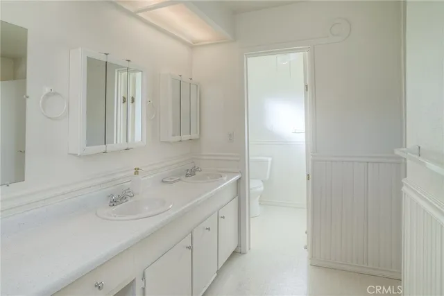 a view of a livingroom with wooden floor and closet