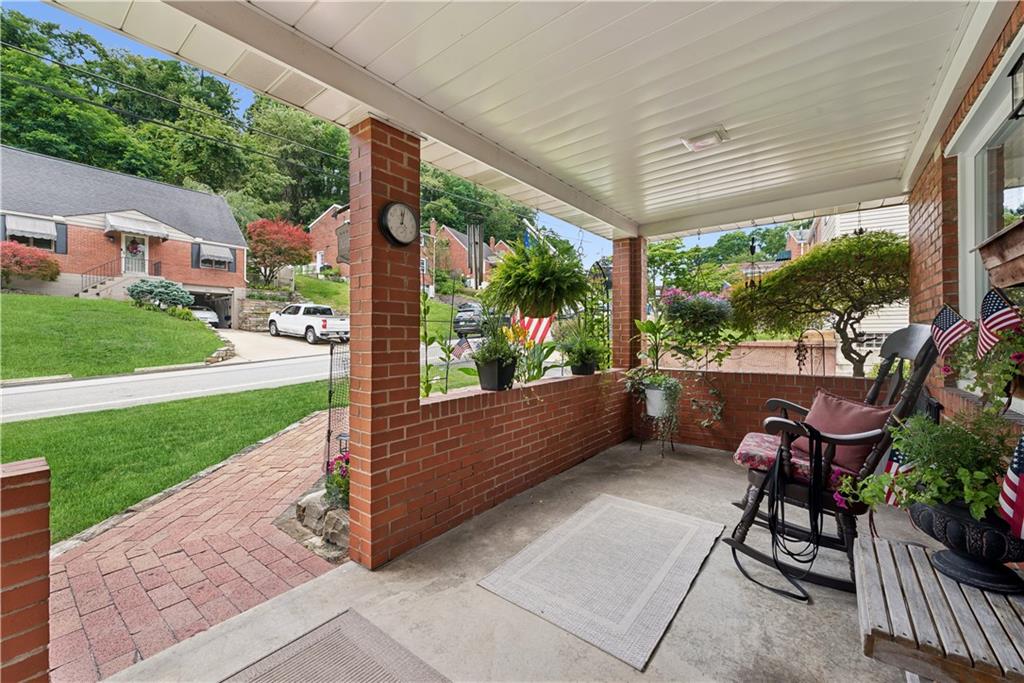 945 Roland Road Pittsburgh, PA 15221 - Photo 4 of 35