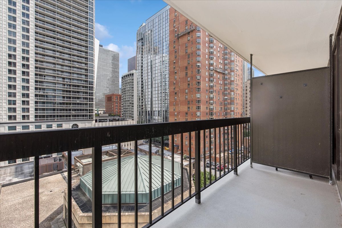 33 West Delaware Place, Unit 10B Chicago, IL 60610 - Photo 10 of 19 a view of balcony with city view