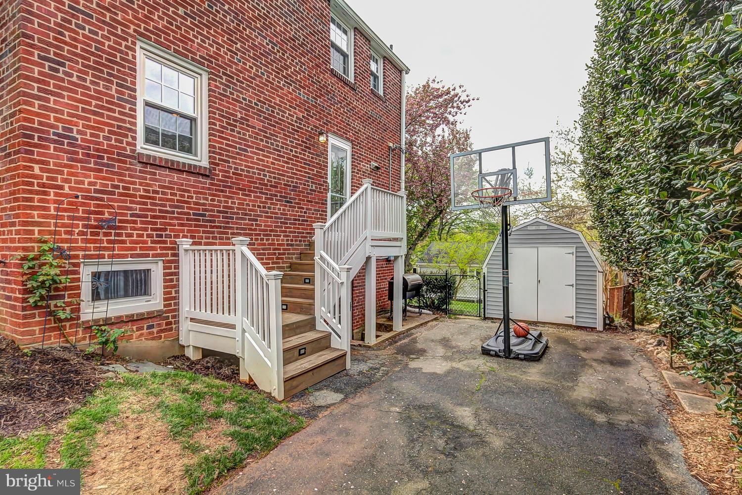 5024 34th Road North Arlington, VA 22207 - Photo 22 of 27 Exterior (General)
