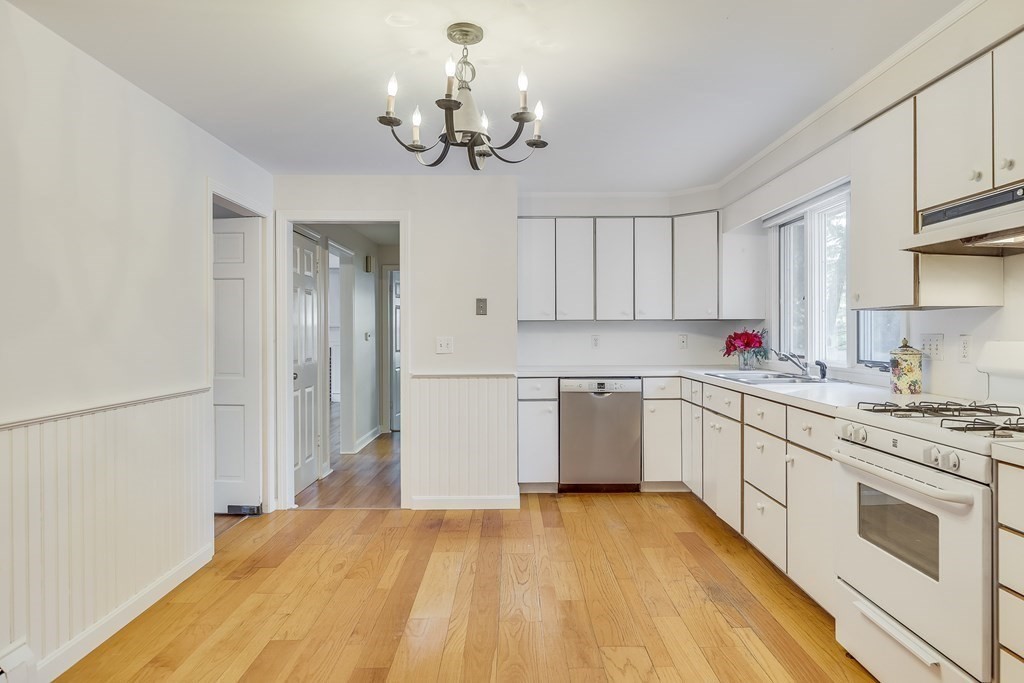 86 Holly Hill Road Barnstable, MA 02632 - Photo 8 of 31
