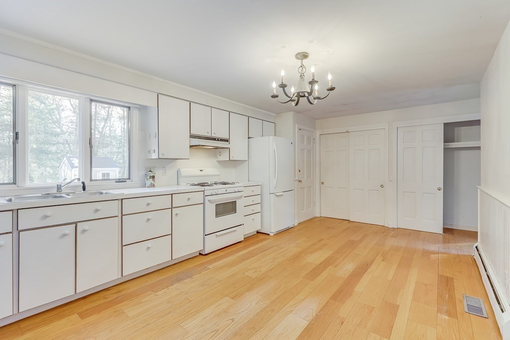 86 Holly Hill Road Barnstable, MA 02632 - Photo 9 of 31