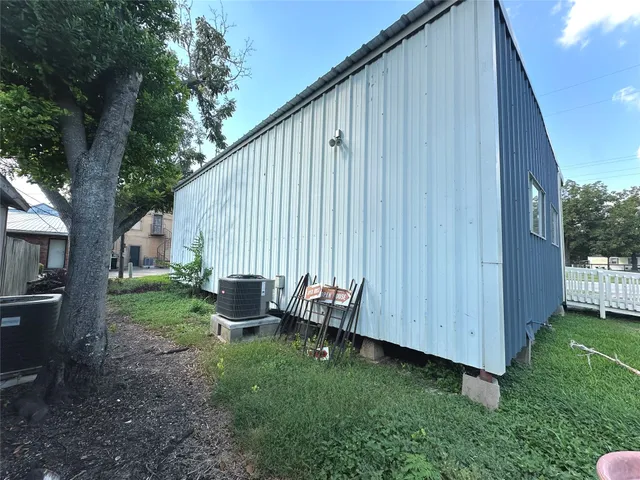 $115,000 | 108 East Santa Fe Street, Wharton, TX 77488