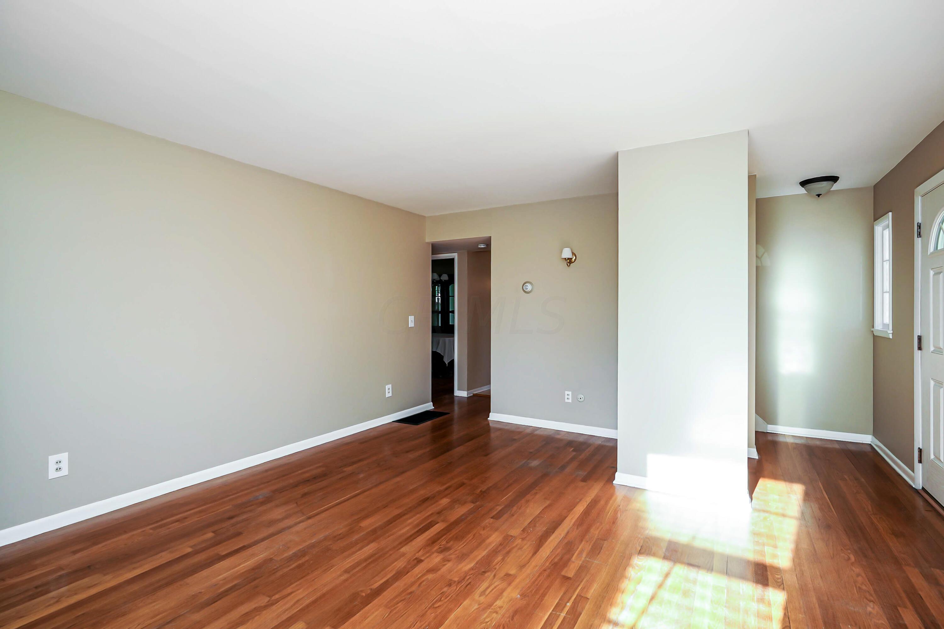 413 Darbyhurst Road Columbus, OH 43228 - Photo 5 of 34 Family Room