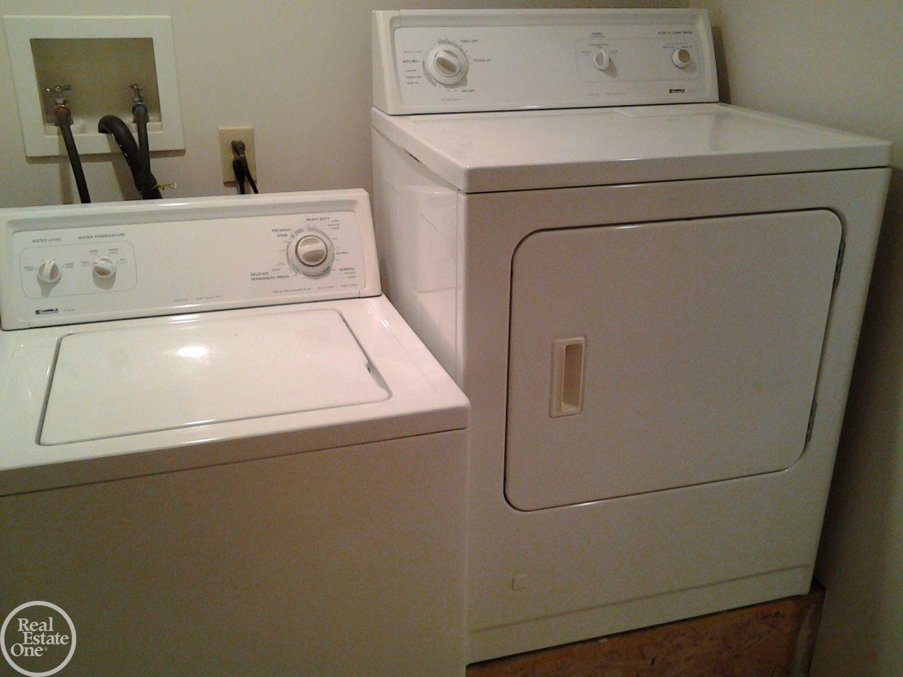 2383 East Maple Road Troy, MI 48083 - Photo 19 of 35